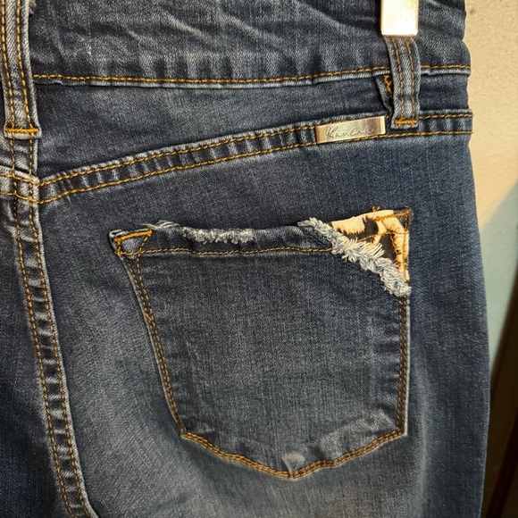 KanCan Leopard Patch Distressed Denim Straight Leg Jeans Size 9/28 High Rise - Picture 3 of 12